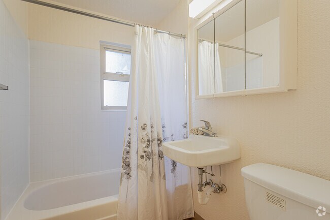 1BR, 1BA - 661SF - Coronado Springs Tower
