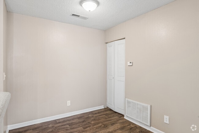 2BR, 2BA - 700SF - Dining Room