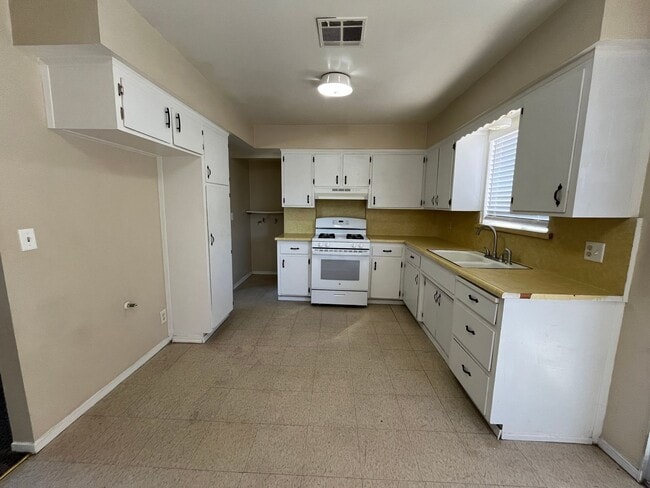 Photo - 1185 W Grand Ave Unit 1187