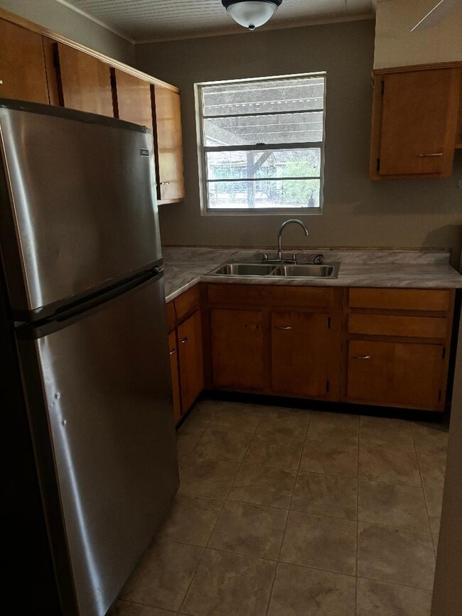 Photo - 1400 W College Ave