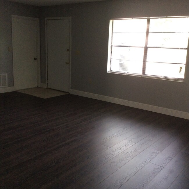 Photo - 2479 Statler Ave