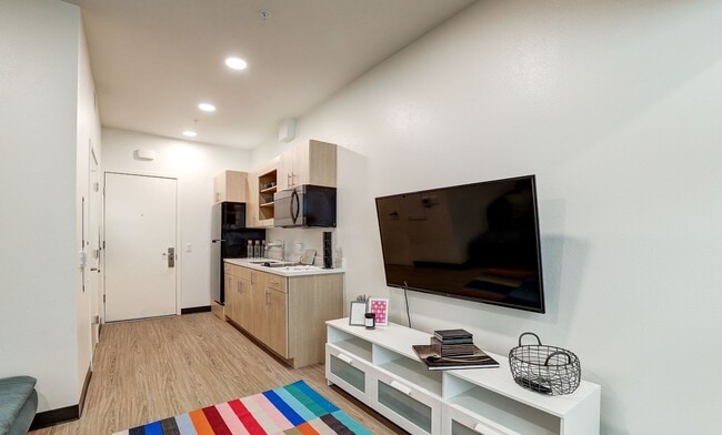 4252 Crenshaw