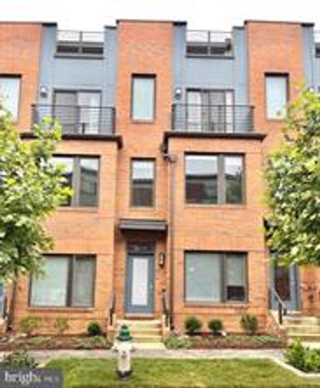 BEAUTIFUL TOWNHOME AT SHADY GROVE METRO - BEAUTIFUL TOWNHOME AT SHADY GROVE METRO