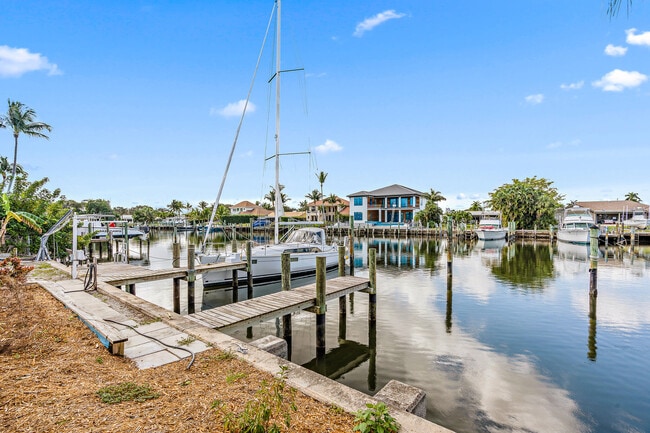 Photo - 733 Waterway Dr