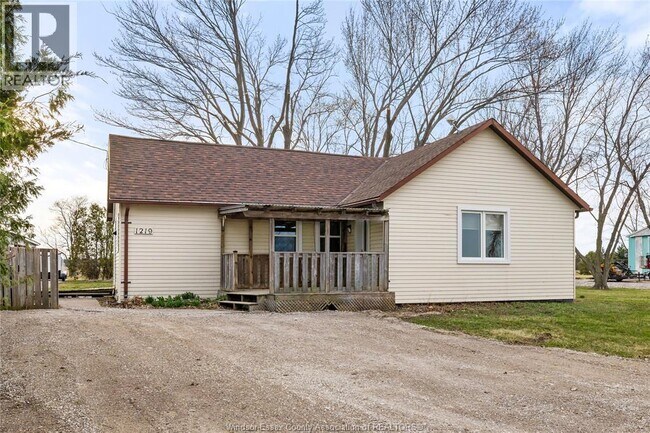 Photo - 1219 Lakeshore Rd 105