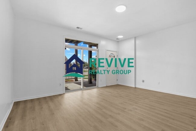 Photo - 15715 Parkway Ln