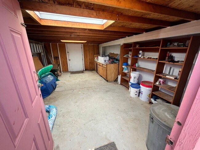 Photo - East- 3 bedroom/ 2 bathroom home with sparkling pool!