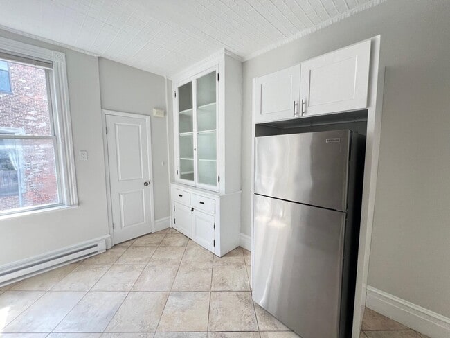 Photo - 492 Monmouth St