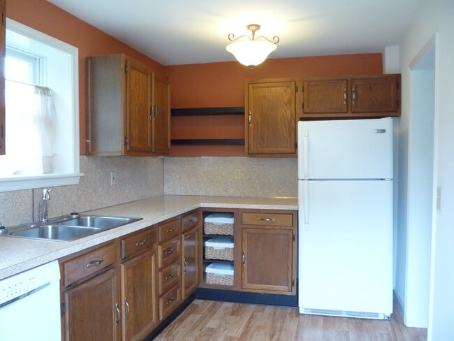 Building Photo - 347 Adrain St Unit Rear Rental