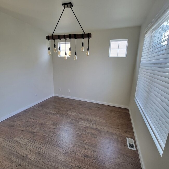 Photo - 4 Bedroom plus den, Lacey/Meridian Campus Home for Rent