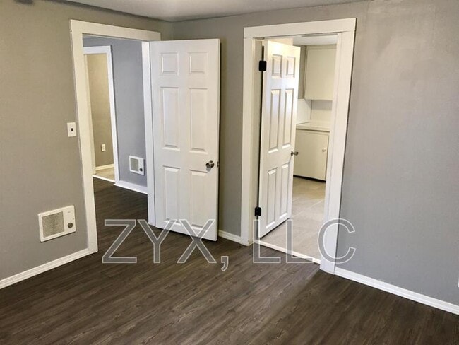 Photo - 207 N Walnut Ave