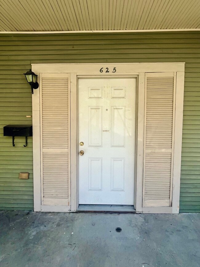 Photo - 625 N Scott St
