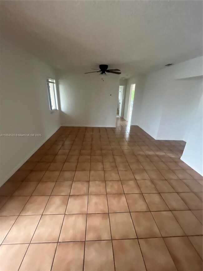 Photo - 415 E 24th St Unidad 3