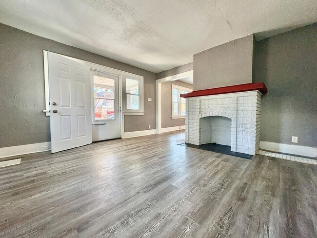 Photo - 1243 Portage Ave