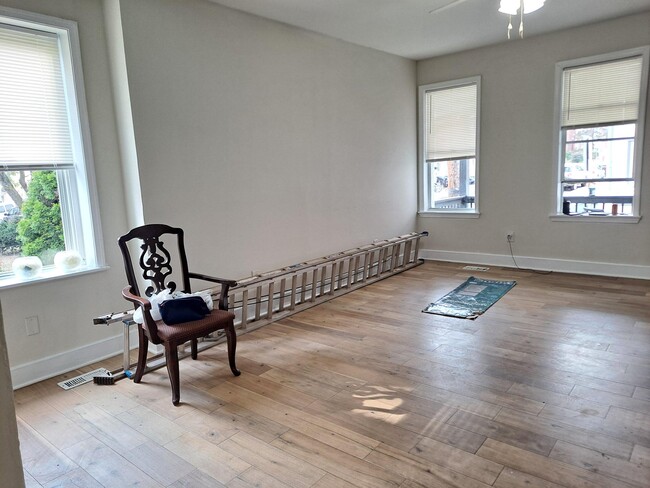 Photo - 1100 Green St