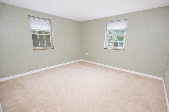 MONTROSE MANOR APARTMENTS -- 023
