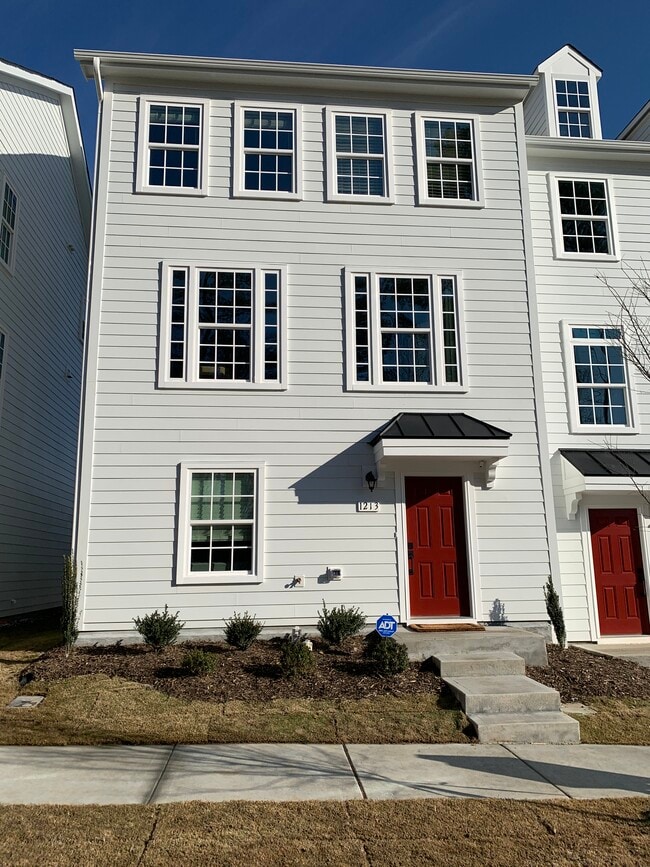 Building Photo - 1213 Bradburn Dr