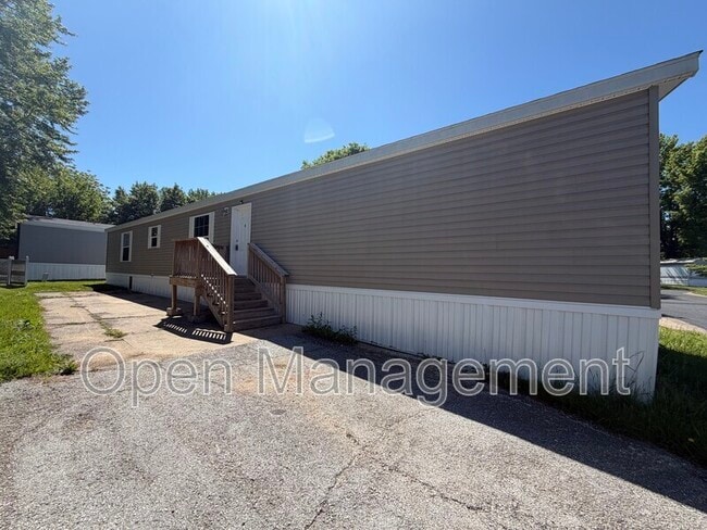 Building Photo - 16 English Village Park