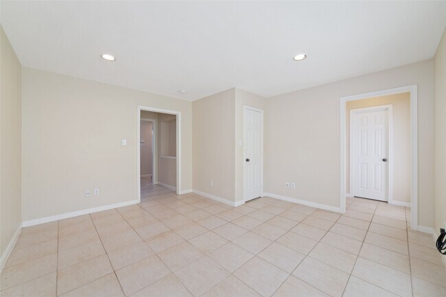 Photo - 2256 La Branch St