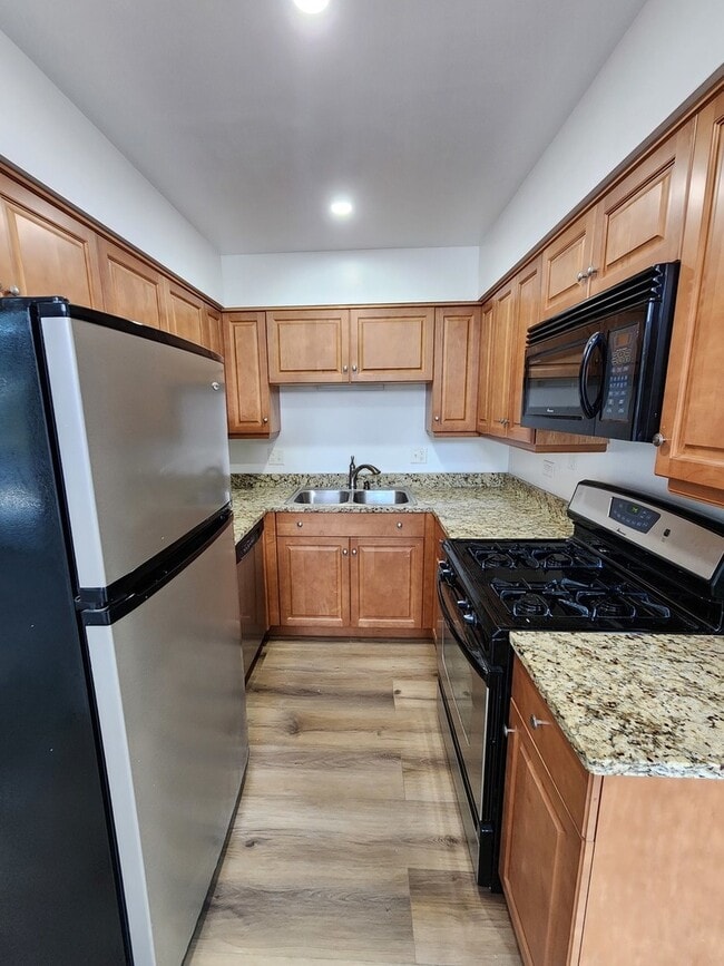 Photo - 1077 Courtland Dr