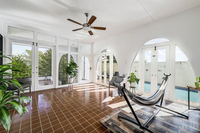 Photo - 409 Seawind St