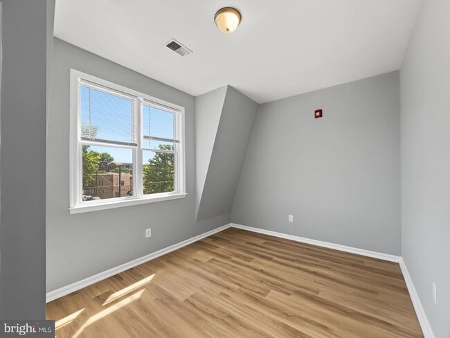 Photo - 4447 Sansom St