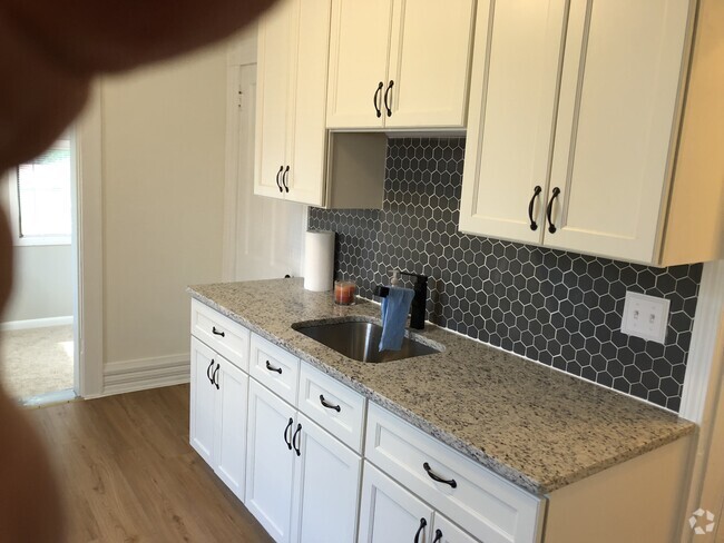 Building Photo - 75 E Duncan St Unit Apr. B Rental