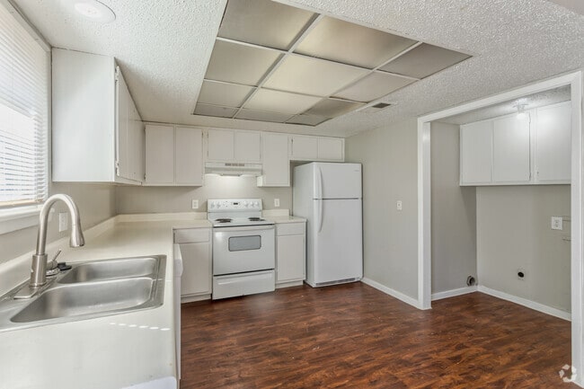 3BR, 2.5BA - 1511 SF TH - Kitchen