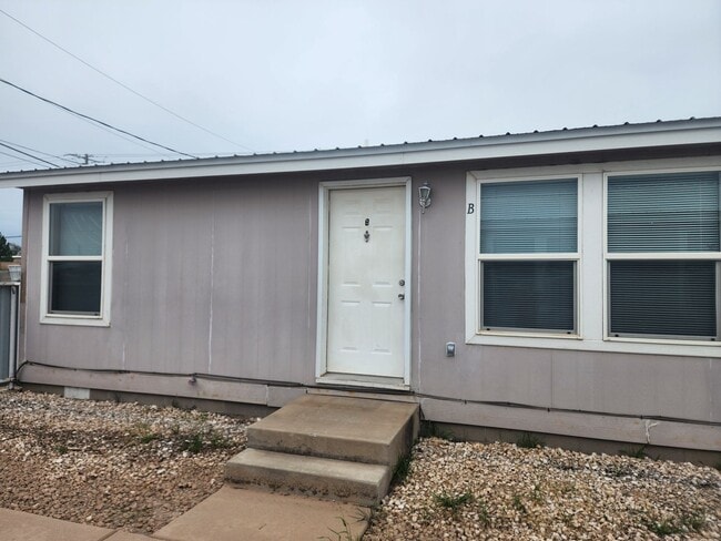 Building Photo - 333ELimeSt Unit B Rental