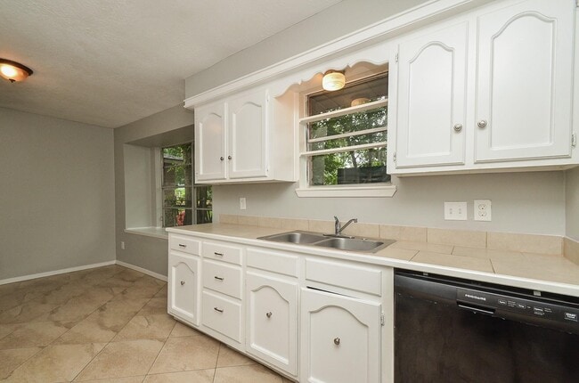 Photo - 4522 Donalbain Dr