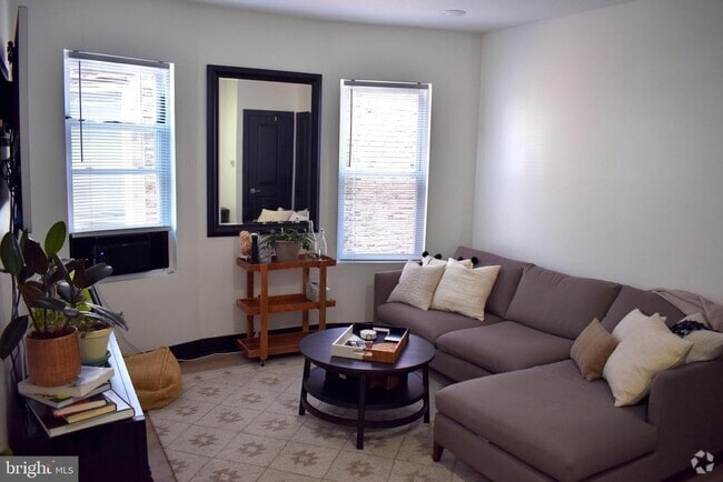 Building Photo - 5310 Spruce St Rental