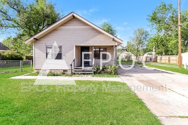 Photo - 705 E Hughbert St House