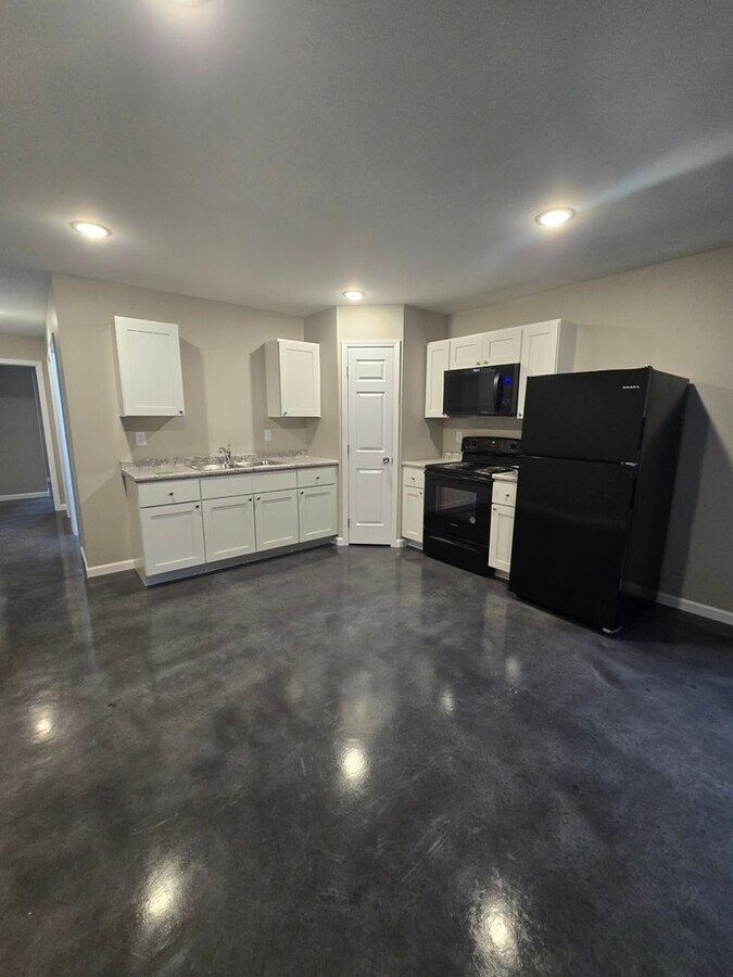 Photo - 3 bed, 1 bath Apartment