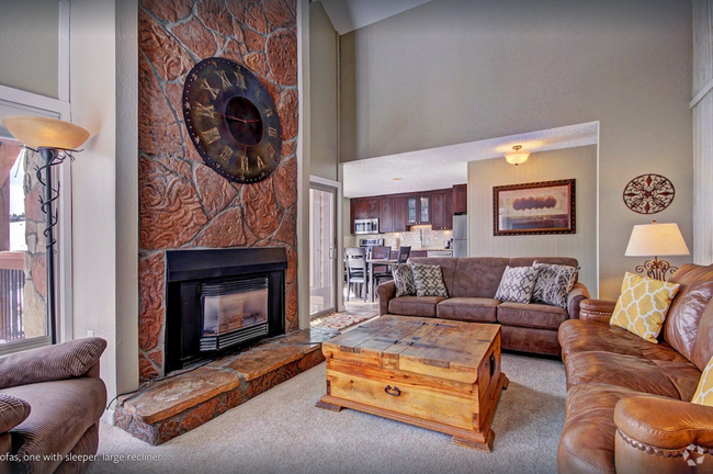Building Photo - Mountain side condo! Hot tub! Underground ...