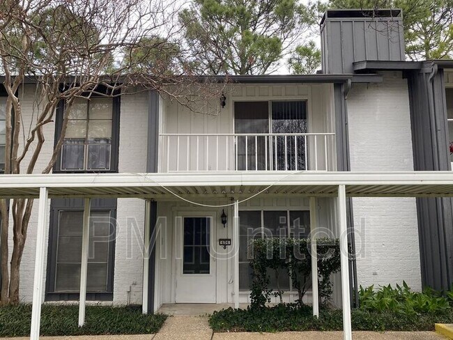 Photo - 404 Hollyhill Ct Townhome