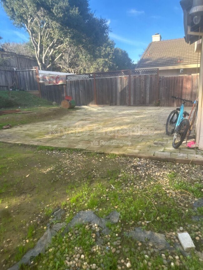 Photo - 405 Whitney Ave