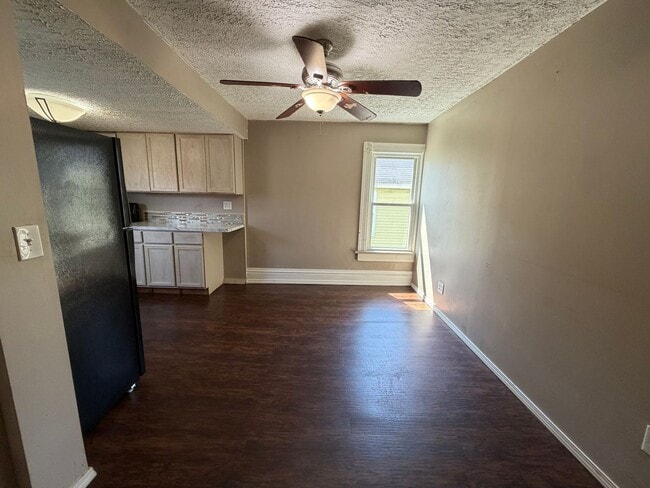 Photo - 421 Allyn St Unit 2