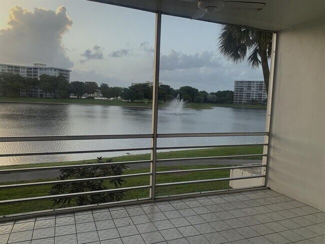 Building Photo - 2801 N Palm Aire Dr Unit 206 Rental