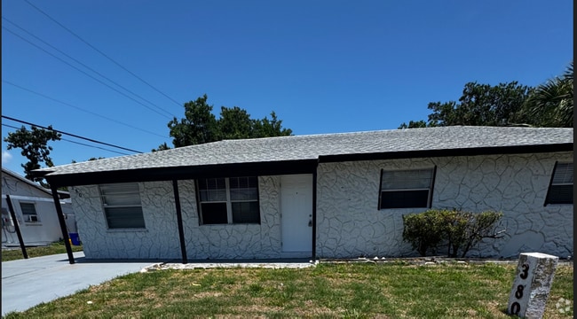 Building Photo - 380 W 22nd Ct Rental