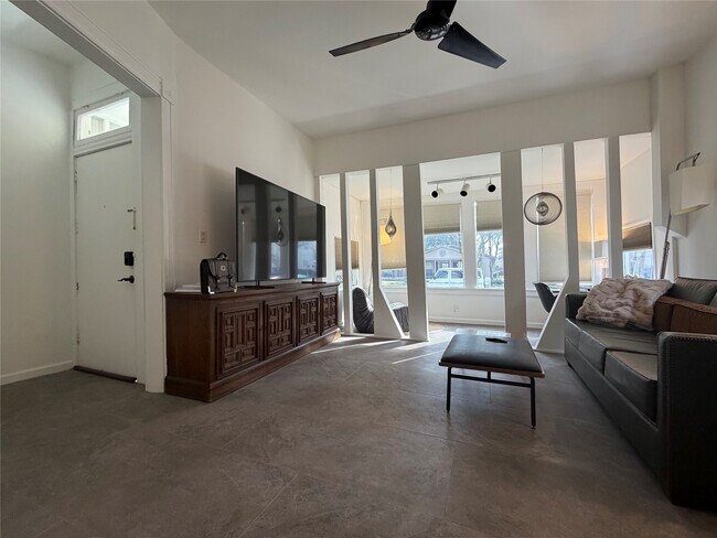 Photo - 318 Hyde Park Blvd Unidad A