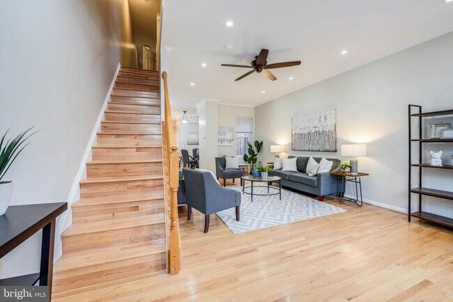 Photo - 27 Todd Pl NE