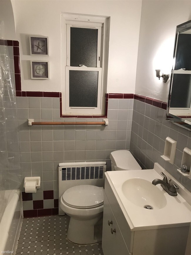 Photo - 2 br, 1 bath 4plex - 3512 Hazelwood Avenue 3