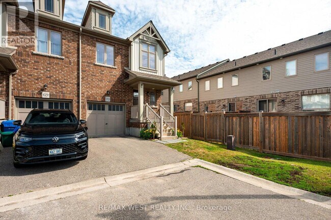 Photo - 124 Parkinson Crescent