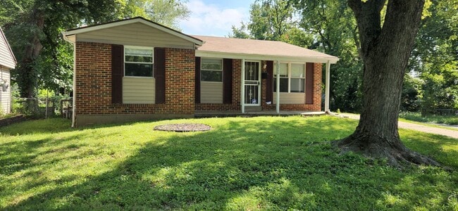 Building Photo - Lovely 3 Bedroom 1.5 Bathroom Home