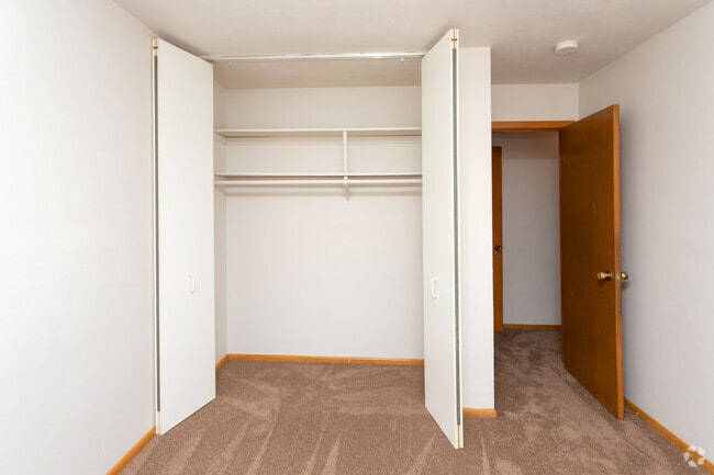 3BR, 1BA - 1,026SF