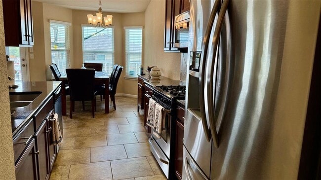Photo - 412 Moulins Ln