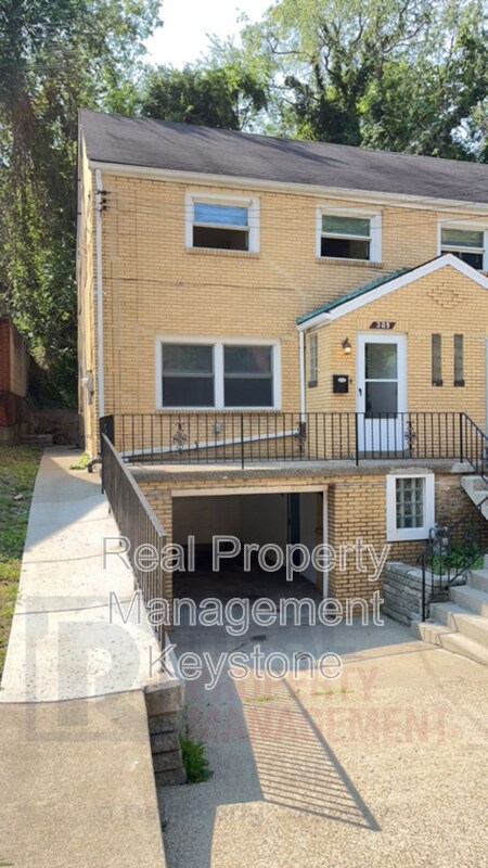 Photo - 305 Greenlee Rd