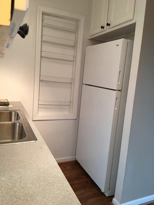 Kitchen - 1750 N Marywood Ave Unit 106