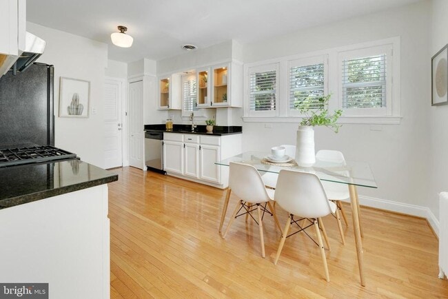 Photo - 5522 Blair Rd NE