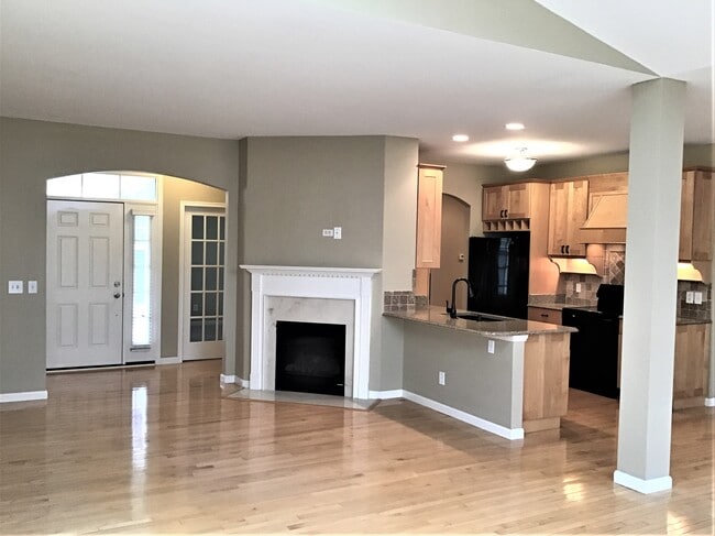 Photo - 5298 Fredericks Stand